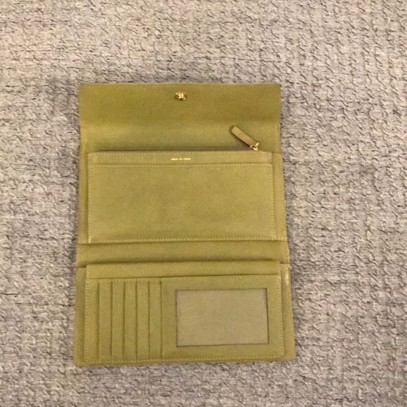 Kate Spade wallet - Picture 4 of 5